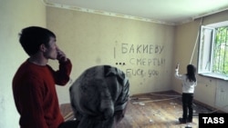 Качып кеткен президенттин үйү талап-тоноодон кийин