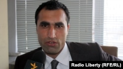 انتظار خادم، کارشناس افغان