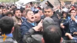 Ցուցարարները ոստիկանական պատնեշի հանդիպեցին Բաղրամյանում 