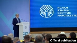 Алмазбек Атамбаев.