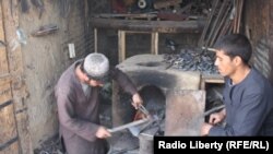 کسبه کاران نیز در این اواخر شکایت دارند که طالبان میزان اخذ مالیه را افزایش داده و آنان با مشکلات تازه یی رو به رو شده اند