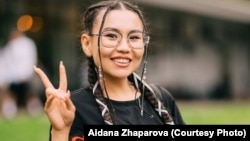 Сурдопереводчица Айдана Жапарова