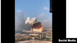 Момент взрыва в порту Бейрута, столицы Ливана.