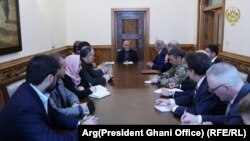 محمد اشرف غنی رئیس جمهوری افغانستان حین دیدار با زلمی خلیلزاد نماینده ویژه ایالات متحده امریکا برای صلح افغانستان در کابل. FEB.01.2020