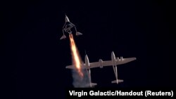 Старт космольота з літака-носія