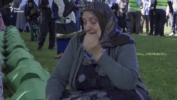 Церемонія перепоховання жертв масового вбивства босняків-мусульман – відео