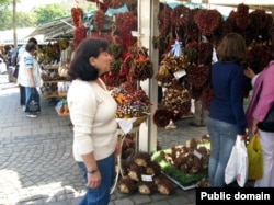 Мүнһен үзәгендә Viktualienmarkt дип аталган базар