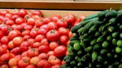 Diňle: Türkmenabadyň bazarlarynda 'arzan' pomidor söwdasy birden ýola goýuldy