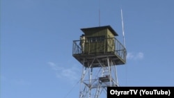 Шекарашылар бөліміндегі қарауыл бекеті. Скрин otyrartv арнасының youtube-парақшасындағы видеодан алынды.