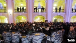 Полиция в Питере на линейке готовности перед новыми акциями несогласных