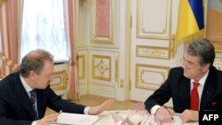Возможно, в этот момент президент Украины Виктор Ющенко и глава компании "Нафтогаз Украины" Олег Дубина подсчитывают "газовые убытки"