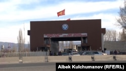 Кыргызстан менен Казакстандын ортосундагы «Кең-Булуң» өткөрмө бекети.