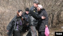 После четвертого обрушения в пещере остаются 14 затворников