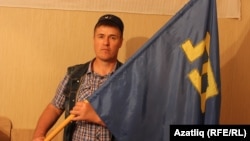 Алмаз Хәбибуллин кырымтатар байрагы белән