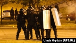 АМАП страляе па людзях гумовымі кулямі. 9-10 жніўня. Ілюстрацыйнае фота. 