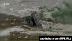 В середине августа несколько районов Ахалской и Балканской областей Туркменистана пострадали от сели 
