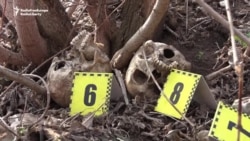 Ukrainians Dig Out Remains Of Russian Soldiers While Under Fire in Donetsk Region (Video)
