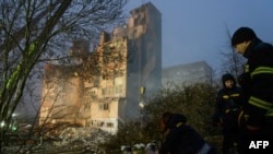 Рятувальники виявили тіло ще однієї жінки під завалами зруйнованого будинку