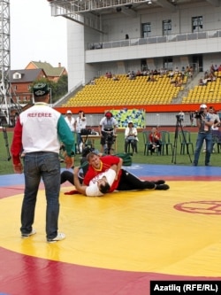 Төмән Сабантуенда көрәш барганда стадионда кеше калмаган иде инде