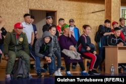 Мелдештин көрүүчүлөрү.