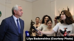 Полученные цифры, по словам президента, говорят о том, что в обществе существуют разные взгляды на те или иные вопросы, и это нормальный процесс