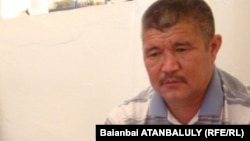 Сагындык Именов, отец погибшего пограничника Мейрхана Именова. Атырауская область, поселок Индербор, 8 июля 2012 года.