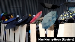 Гонконгдогу нааразылык акцияларынын катышуучулары. 29-июль, 2019-жыл.