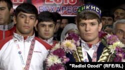 Хушқадам Хусравов имсол дар риштаи самбо қаҳрамони ҷаҳон шуд.