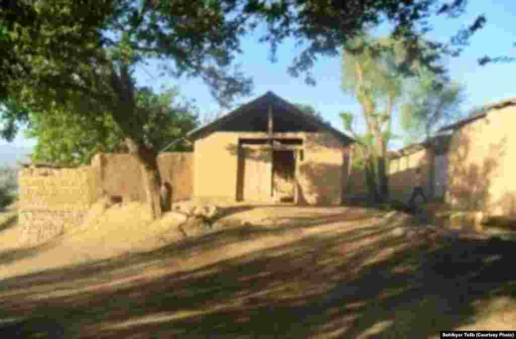 Дом в селе Равот