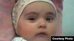 Омина в младенчестве