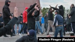 Бишкектеги митинг учурундагы башаламандык. Ала-Тоо аянты. 9-октябрь, 2020-жыл.