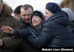 Өрттө каза тапкандардын жакындары. Кемерово.