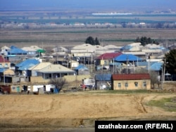 Türkmenistanda bir oba. Arhiw suraty. 2014 ý.