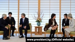Президент Атамбаев Жапонияга расмий сапарында император Ахито менен сүйлөшүүдө, 26.02.2013