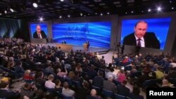 Пресс-конференция өткөн зал. Москва, 18-декабрь, 2014-жыл.