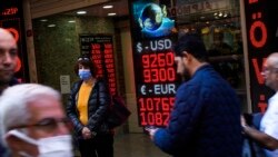 Türkiýede türk lirasynyň ýiti hümmetsizlenmegi türkmen migrantlaryna ýaramaz täsir ýetirýär