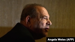 Вайнштенди сотко алып келип жатышкан учур. Нью-Йорк,  24-февраль, 2020-жыл.