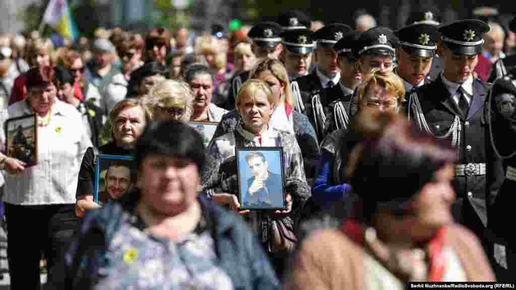 Традиційна хода пройшла від Михайлівського собору центром столиці до Володимирського собору