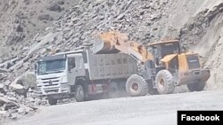 Учурда жолду тазалоо иштери жүрүп жатат.