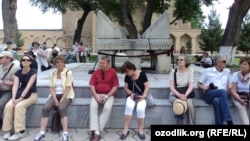Иностранные туристы в Самарканде. Архивное фото