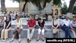 Туристы в городе Самарканд в Узбекистане. Иллюстративное фото.