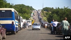 Черга на блокпосту поблизу Артемівська, 11 червня 2015 року