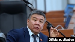 Алмамбет Шыкмаматов.