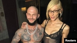 Блогер Анастасия Ивлеева жана рэп ырчы Жиган. 