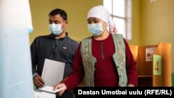 Добуш бергендердин 79,32%  Кыргызстанда президенттик башкаруу системасын кайра орното турган Конституциянын долбоорун колдогон.