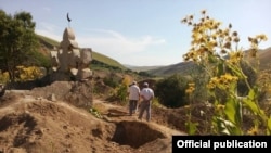 Жалал-Абаддагы мүрзөлөрдүн бири. Сүрөттүн окуяга тиешеси жок. 