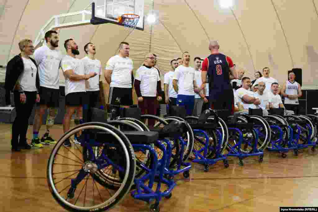 Тренер команди США й учасники збірної України на &laquo;Іграх нескорених&raquo; вигукують гасло Invictus (нескорений)