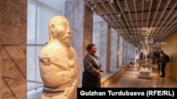 Музейдеги айкел. Бишкек.