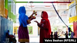 تعدادی از اطفال شهر کابل . 