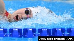 Kытайлык суучул Чжан Юйфэй 200 метрге баттерфляй ыкмасында сүзүүдө биринчи орунду алды.